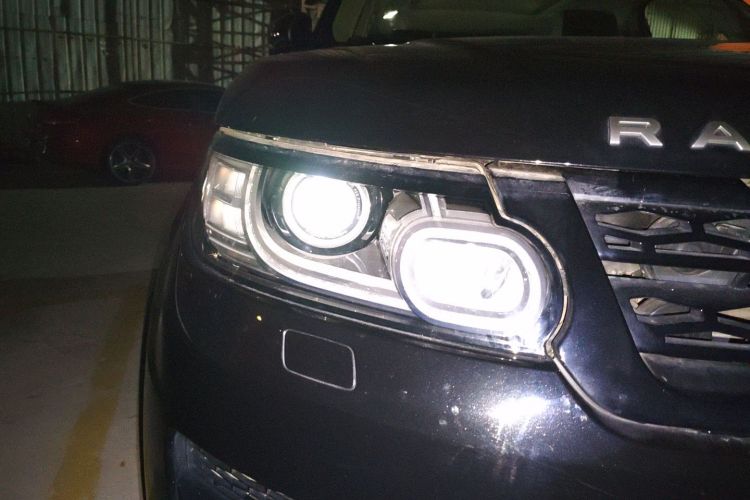 路虎 揽胜运动版 2016款 3.0 SC V6 HSE DYNAMIC车身外观8