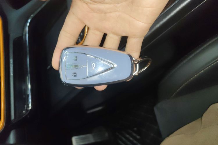 长安UNI-T 2022款 1.5T 运动版 尊贵型中控内饰7001