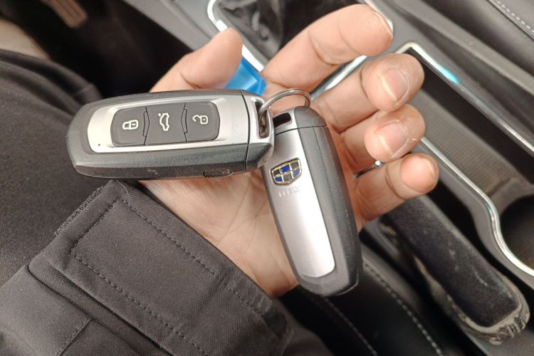 吉利汽车 帝豪 2017款 三厢百万款 1.5L 手动向上版中控内饰11