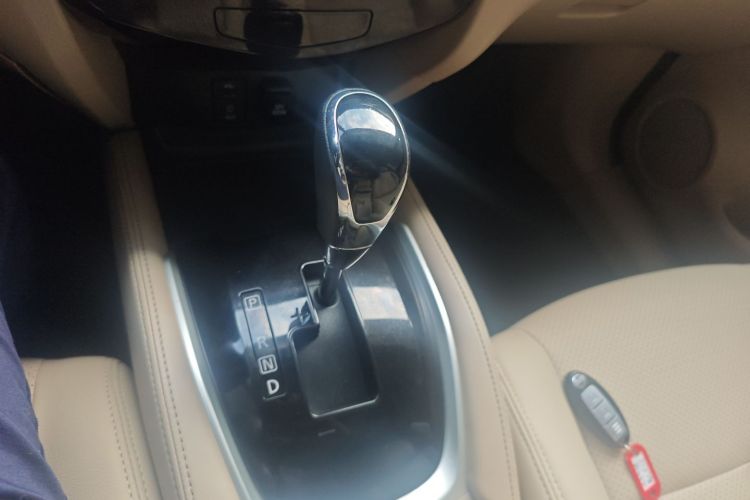 日产 奇骏 2017款 2.0L CVT舒适版 2WD中控内饰18