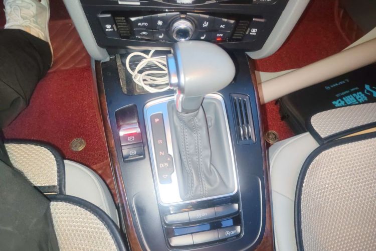 奥迪A4L 2013款 35 TFSI 自动标准型中控内饰18