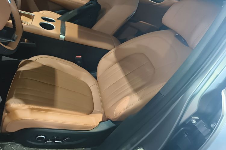 长安启源E07 2025款 纯电 四驱 90kWh Ultra高性能版中控内饰19