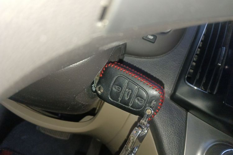 现代 悦动 2011款 1.6L 自动舒适型中控内饰11