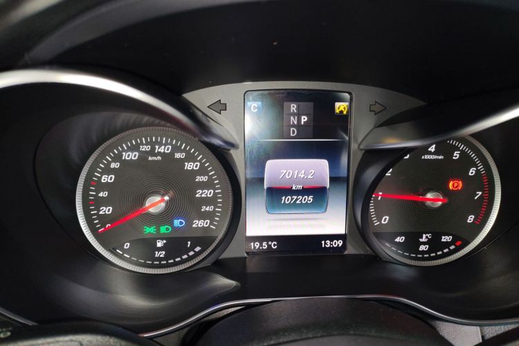 奔驰GLC 2019款 GLC 260 L 4MATIC 动感型中控内饰14