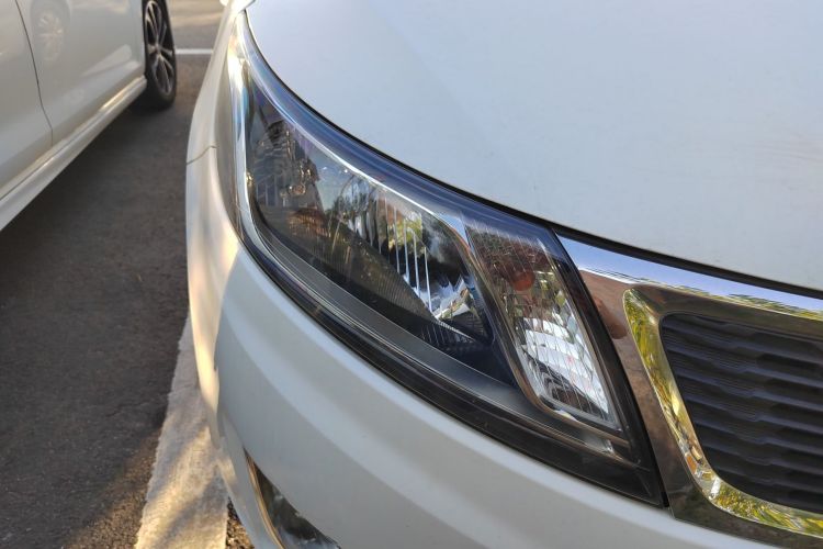 起亚K2 2012款 三厢 1.4L MT GLS纪念版车身外观6001