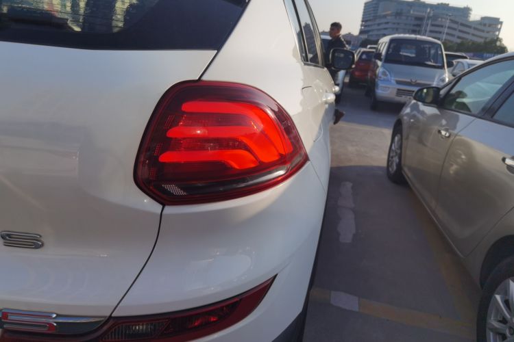 观致5 2018款 改款 1.6T 自动尊贵型车身外观9