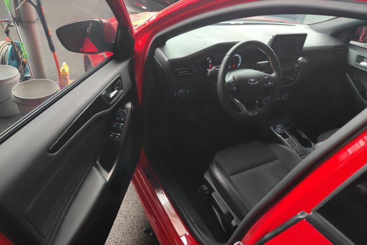 福特 福克斯 2020款 三厢 EcoBoost 180 自动ST Line中控内饰7003