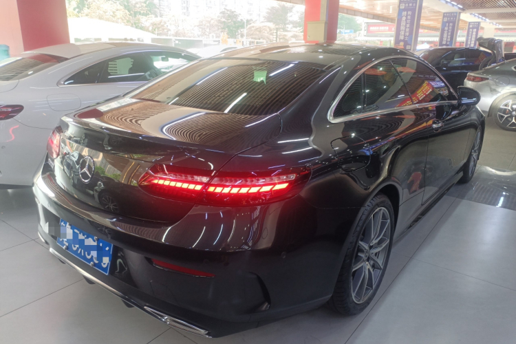 奔驰E级(进口) 2023款 改款 E 300 轿跑车车身外观7