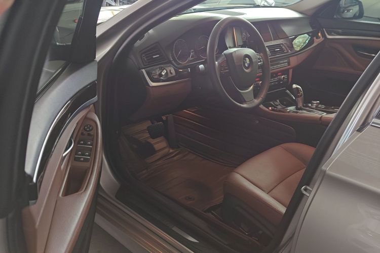 宝马5系 2017款 525Li 领先型中控内饰20