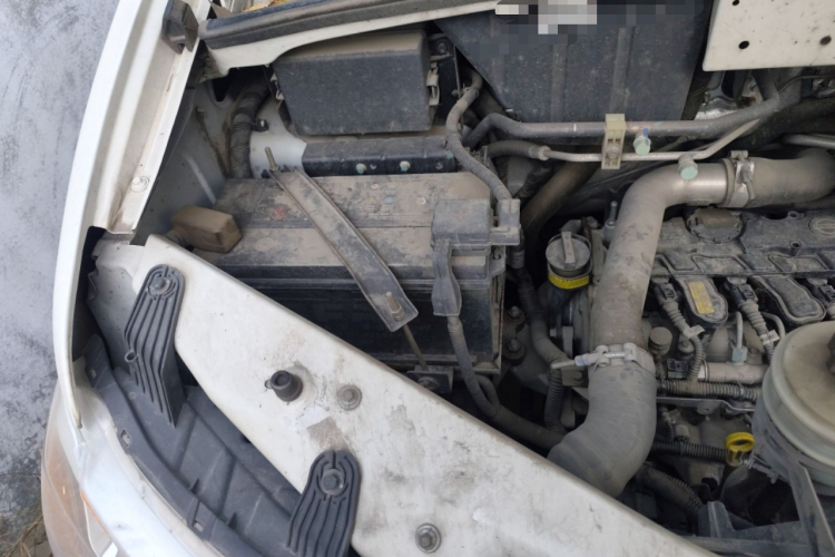 东风御风 御风 2021款 2.0T动力王前驱物流车长轴中顶6-9座国VI ZD20局部细节9006