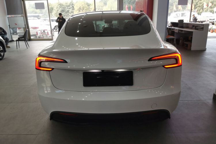 特斯拉 Model 3 2023款 后轮驱动版车身外观6