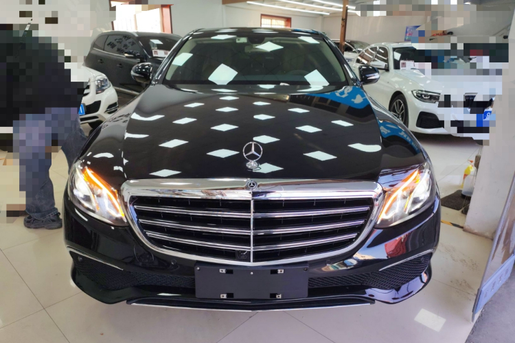 奔驰E级 2018款 E 200 L 运动型 4MATIC车身外观2