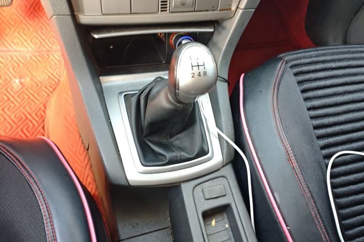 福特 福克斯 2013款 两厢经典 1.8L 手动基本型中控内饰18