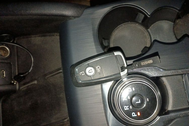 福特 福克斯 2021款 三厢 EcoBoost 180 自动锋潮型中控内饰11