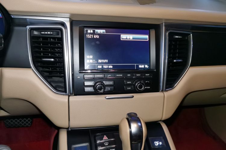 保时捷 2016款 Macan 2.0T中控内饰16