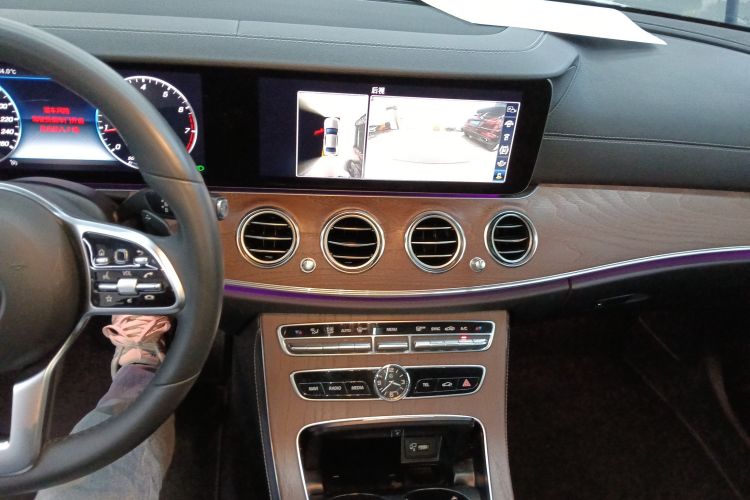 奔驰E级 2020款 E 300 L 豪华型中控内饰16