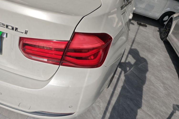 宝马3系 2019款 320Li 时尚型车身外观9