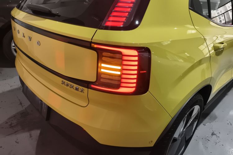 沃尔沃EX30 2025款 后驱长续航版 Ultra车身外观9