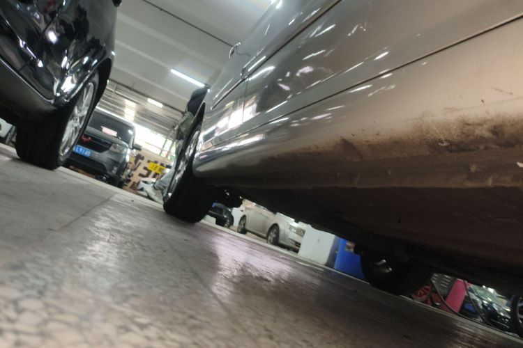 标致408 2013款 1.6L 手动舒适版局部细节9001