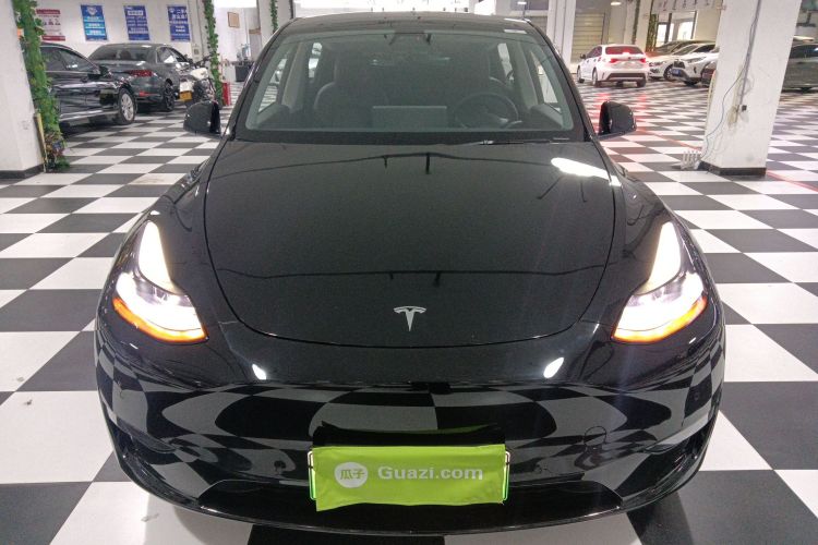 特斯拉 Model Y 2021款 标准续航后驱版车身外观2