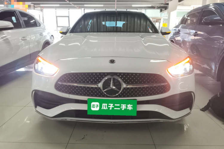 奔驰C级 2024款 改款 C 260 L 运动版车身外观2