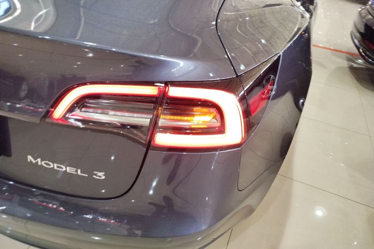 特斯拉 Model 3 2020款 改款 长续航后轮驱动版车身外观9