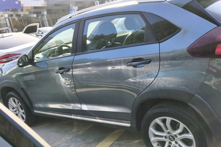 奇瑞 瑞虎3X 2021款 PLUS 1.5L CVT痛快红枣版II型车身外观4