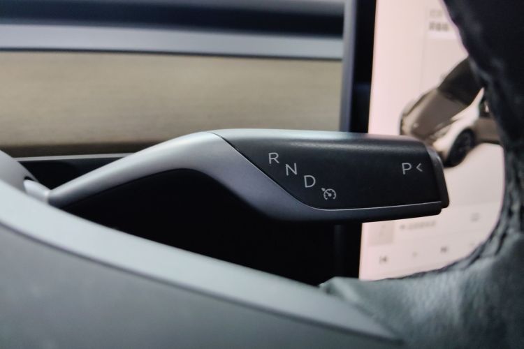 特斯拉 Model Y 2021款 长续航全轮驱动版中控内饰18