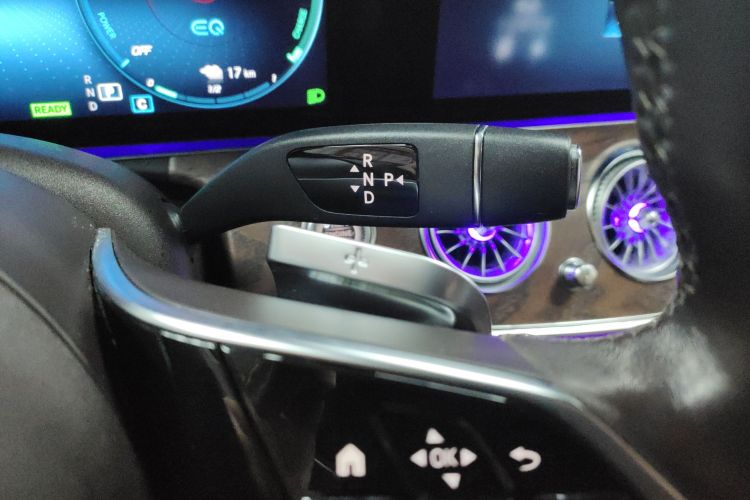 奔驰E级新能源 2023款 E 350 e L 插电式混合动力轿车中控内饰18