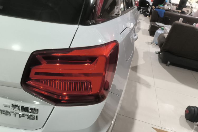 奥迪Q2L 2022款 35 TFSI 进取动感型车身外观9