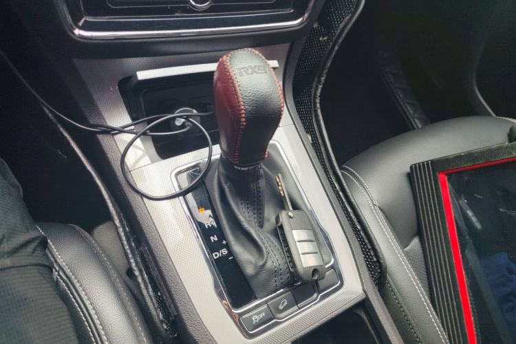 荣威RX5 2019款 20T 两驱自动Ali智联网铂金版中控内饰18