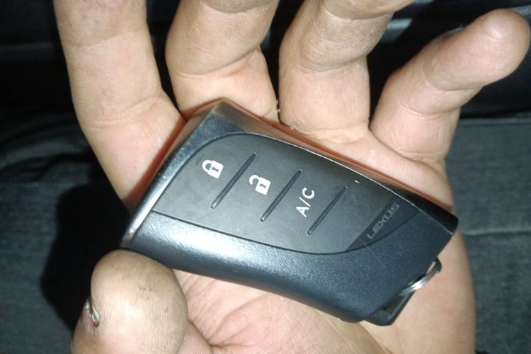 雷克萨斯UX新能源 2020款 300e 纯·悦版中控内饰11