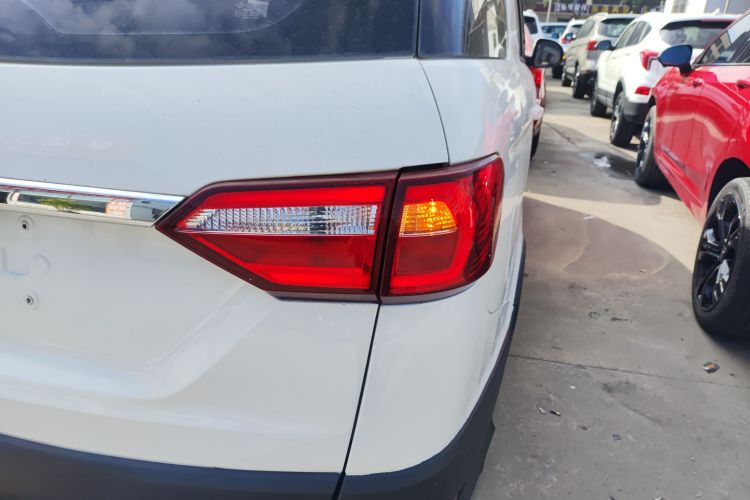 东风风光 风光370 2018款 S370 1.5L CVT豪华型 7座车身外观6001