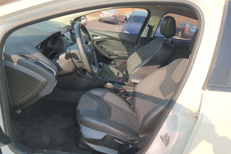 福特 福克斯 2015款 两厢 EcoBoost 125 手动超能风尚型局部细节19