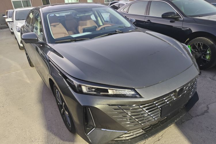 长安 逸动 2024款 1.5T GDI自动 旗舰型车身外观3