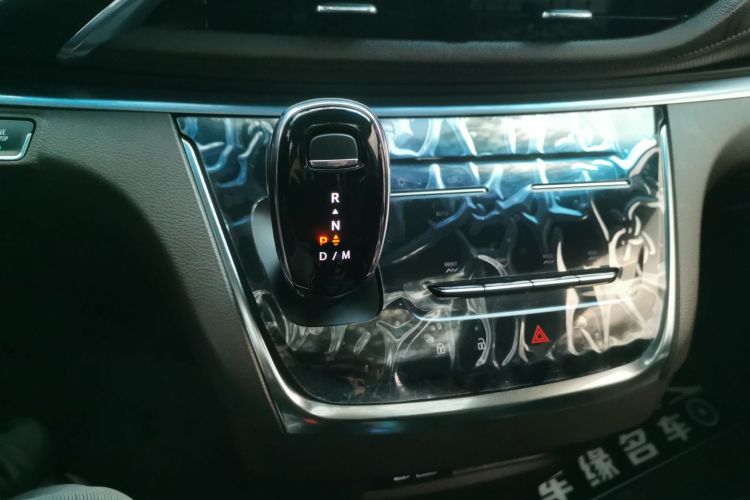 别克GL8 2022款 陆上公务舱 652T 豪华型中控内饰18