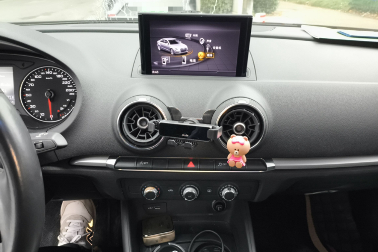 奥迪A3 2018款 30周年年型 Limousine 35 TFSI 进取型中控内饰16