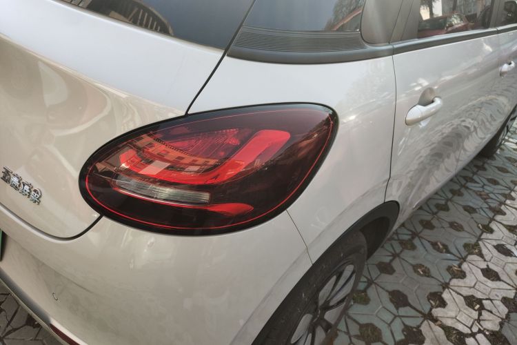 五菱汽车 五菱缤果 2023款 203km 轻享款车身外观9