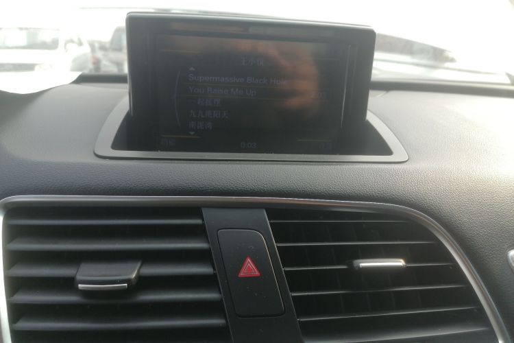 奥迪Q3 2015款 35 TFSI quattro 技术型中控内饰16