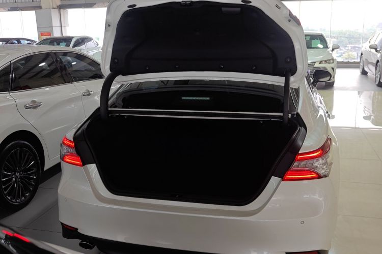 丰田 凯美瑞 2019款 改款 双擎 2.5HG 豪华版机舱底盘23