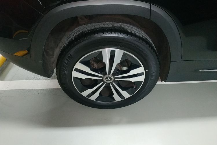 奔驰GLB 2024款 GLB 200 动感型车身外观6008