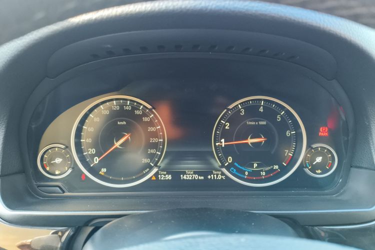 宝马5系 2014款 525Li 领先型中控内饰14