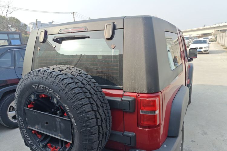 北京越野 北京BJ40 2016款 2.3T 自动四驱尊享版车身外观6