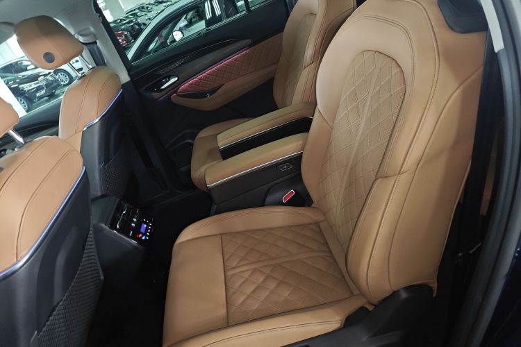 奥迪Q6 2024款 50 TFSI quattro 行云型 羽林套装 6座中控内饰21