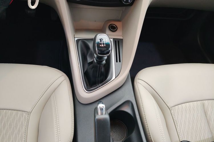 别克 英朗 2017款 15N 手动精英型中控内饰18