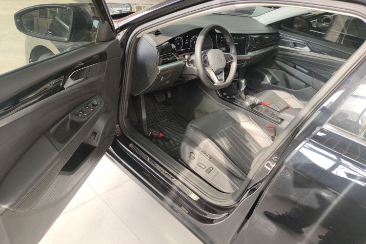 大众 帕萨特 2022款 330TSI 豪华版中控内饰20