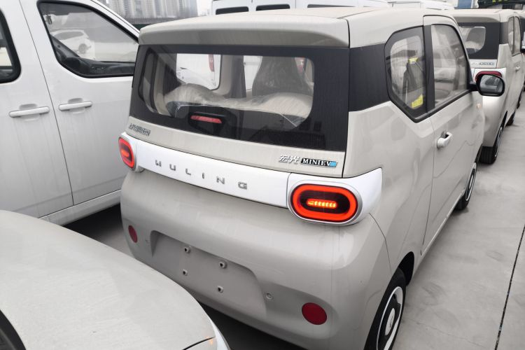 五菱汽车 宏光MINIEV 2024款 第三代 215km 青春版车身外观6