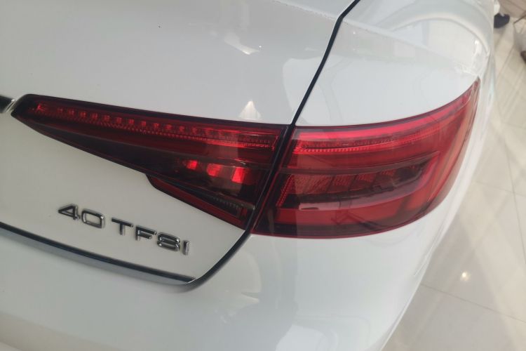 奥迪A4L 2017款 40 TFSI 进取型车身外观9