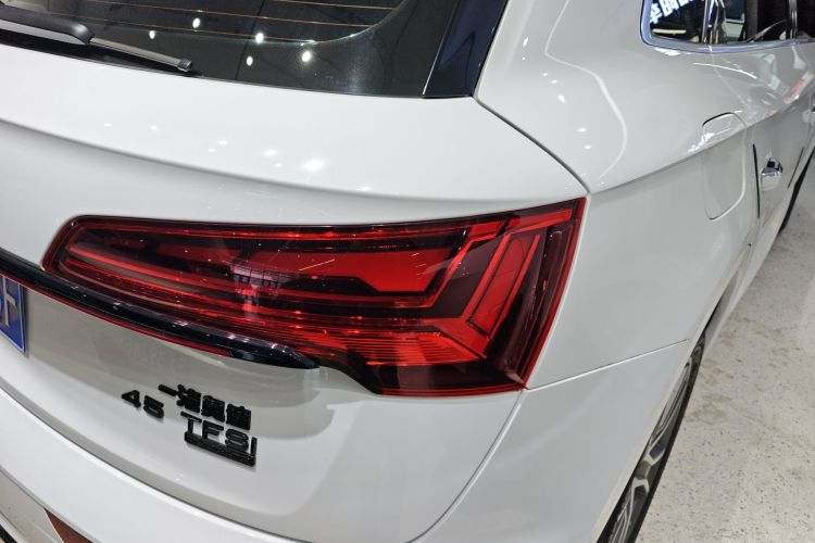 奥迪Q5L 2021款 45 TFSI 豪华动感型车身外观6005