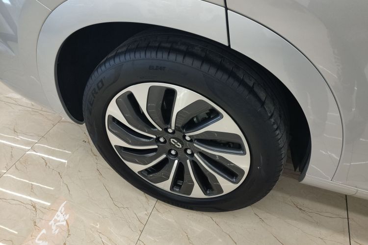 鸿蒙智行 问界M7 2024款 1.5T 智驾四驱Max版 5座车身外观6002